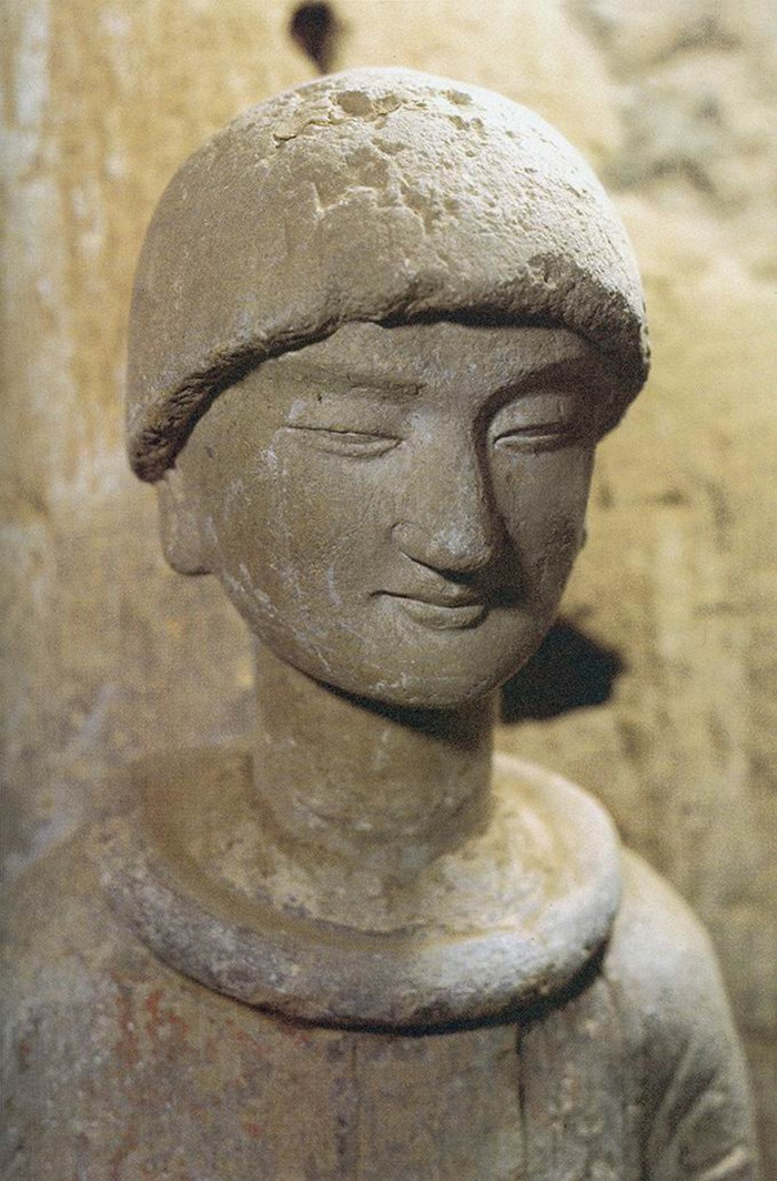 〔图三十三〕麦积山第123窟左壁西魏侍者胡雏