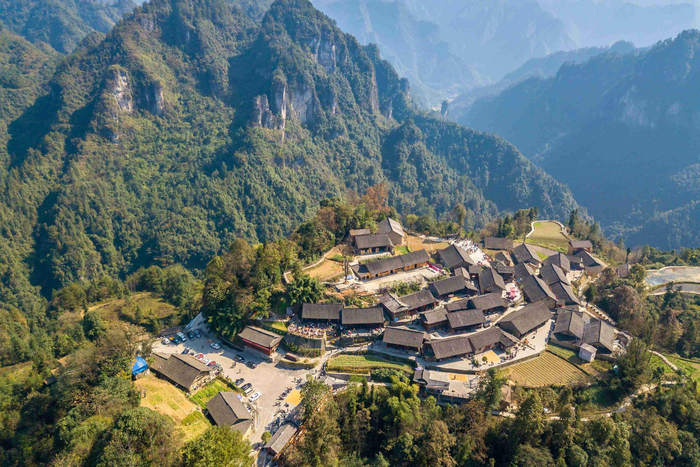  △湖南湘西花垣县十八洞村，2013年11月，习近平总书记在这里考察时提出“精准扶贫”的理念。