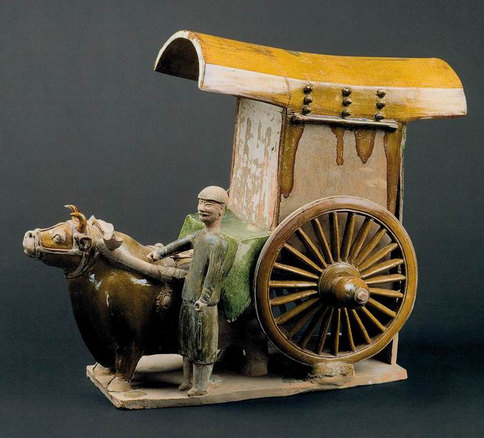 〔图三十九〕胡人驾牛车俑陕西唐三彩博物馆藏