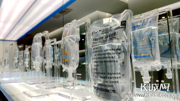 资料图片：石家庄四药的大输液产品。