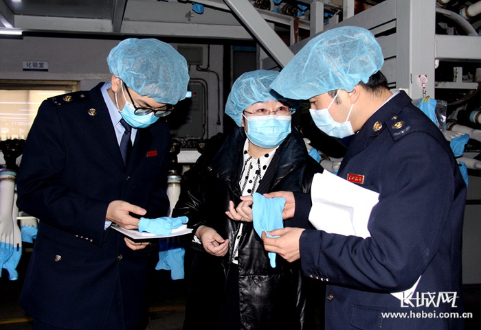 中红医疗防护手套产销量位列国内前三甲。高振新 摄