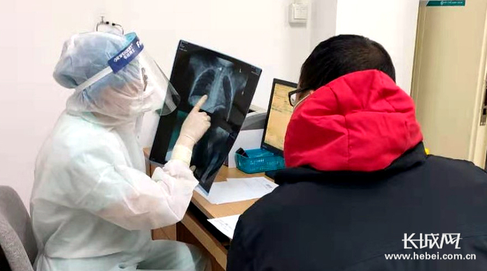 石若琪在保定市第一中心医院东院区发热门诊工作。保定市第一中心医院供图