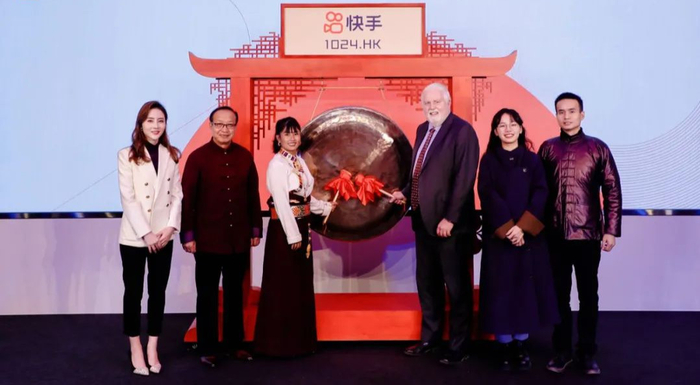 图源：快手上市庆祝仪式现场