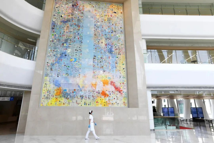 《用生命书写的希波克拉底誓言》壁画记录了泰康同济的抗疫点滴
