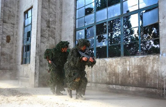 ▲ 狙击手接近事发地域