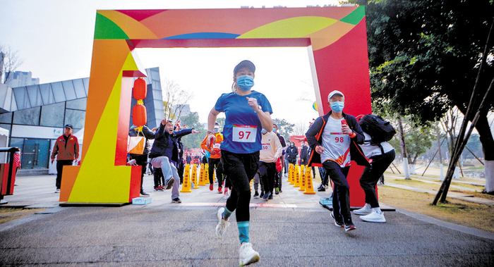 天府绿道畅游大运项目定向越野活动开跑