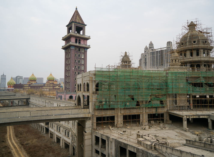 “祥云国际”正逐步复工。摄影：李游