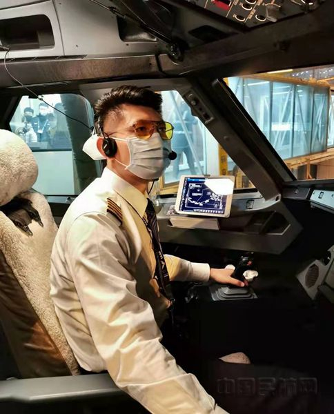 李玉忠执行包机任务