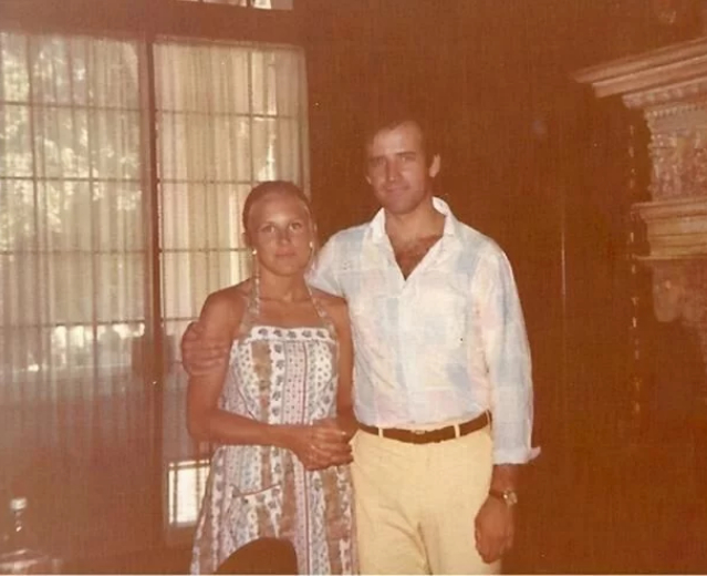 ·拜登（右）与第一任妻子内利亚·亨特。