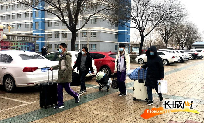 雄安新区容城县博奥学校学生陆续入校。长城网记者霍少轩 摄