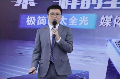 图：锐捷网络企业网高教行业部解决方案技术总监 李栋