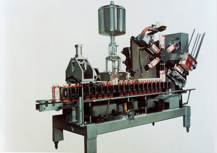  ▲ Ex-Cell-O 早期开发的屋顶盒灌装机器。 图片来自：Elopak