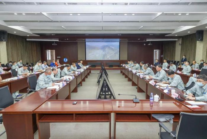 　　▲白鹤滩水电站工程蓄水验收工作推进会 摄影：谢雷