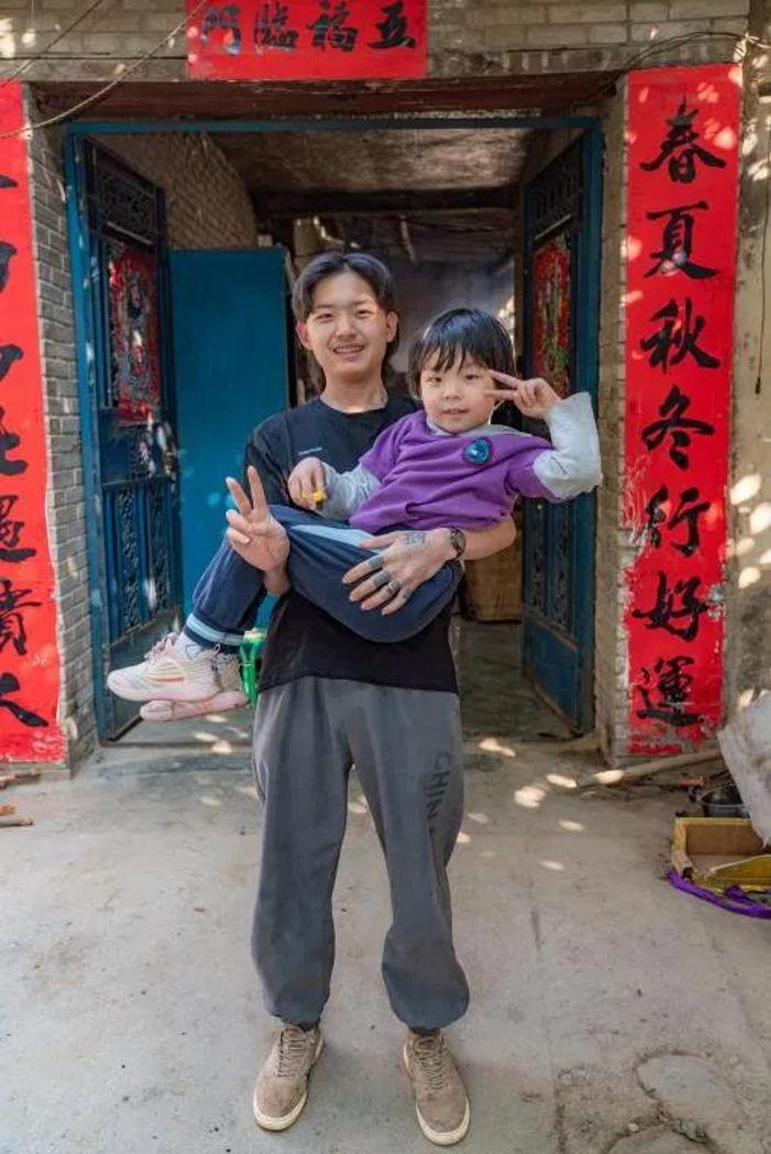 　胡家禄的儿子胡声磊和女儿胡声茗