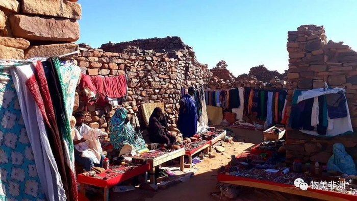 瓦丹古城内的小市场