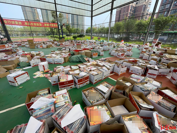 宜宾翠屏警方缴获的盗版涉案物