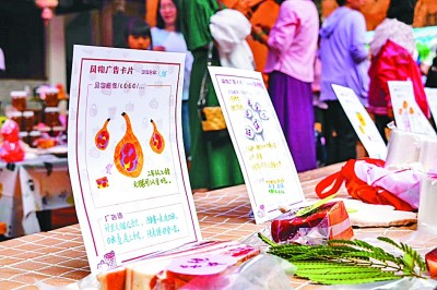     同济大学志愿者带领诺邓村孩子复兴乡村市集。同济大学美丽乡愁团队供图