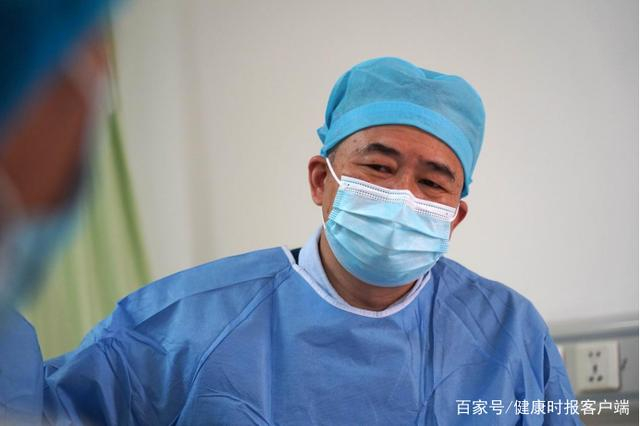 武汉协和医院心脏大血管外科董念国教授。受访者供图