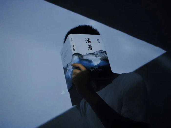 《活着》一书让余华拿到1550万版税 图/图虫创意