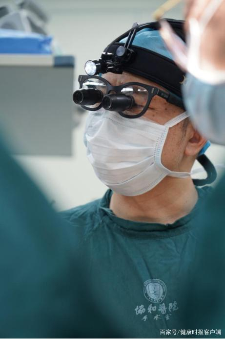 武汉协和医院心脏大血管外科董念国教授。受访者供图