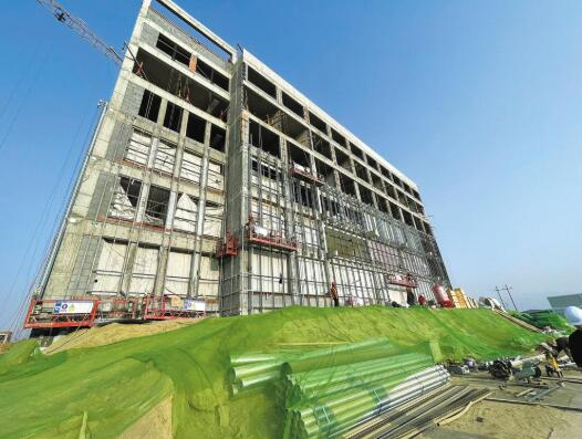 正在建设中的西宁综合保税区。