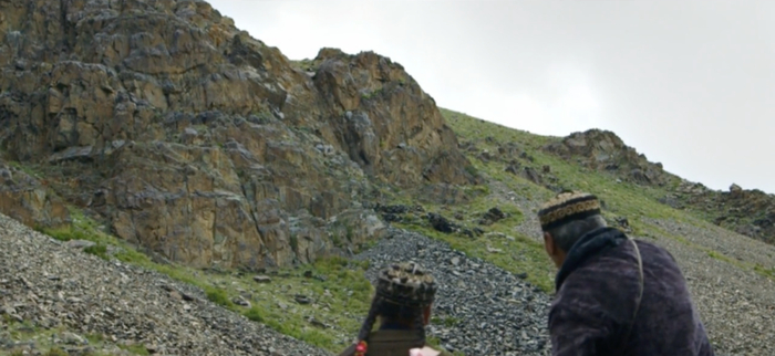 鹰巢位于悬崖之上