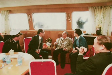  △海关902艇因邓小平同志南巡而被载入史册，成为一代名艇 