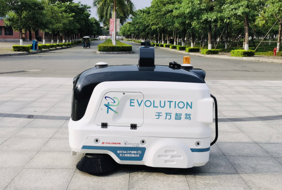 于万智驾自动驾驶小型扫路机