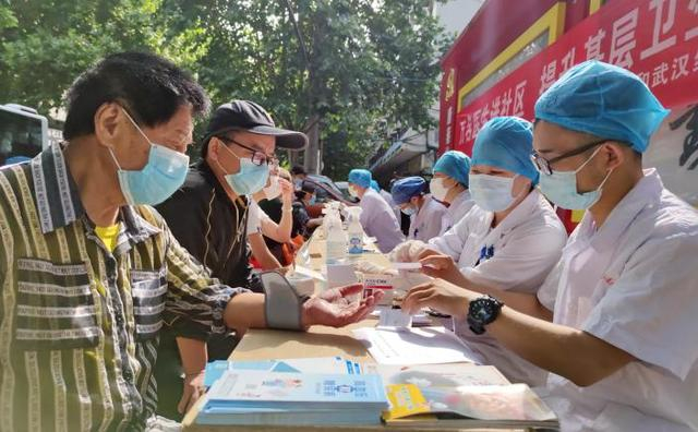 基层卫生服务现场照。李长林/摄