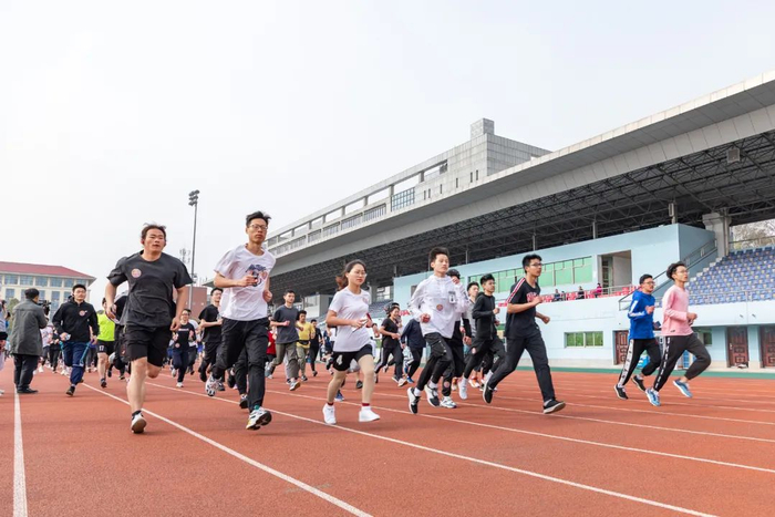 ▲起跑瞬间（骆嘉 摄）