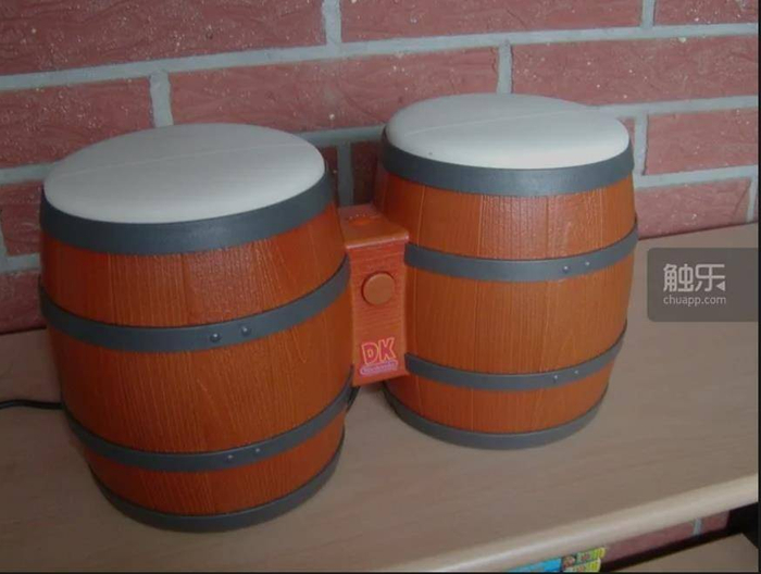 NGC游戏《大金刚：丛林节拍》的体感控制器