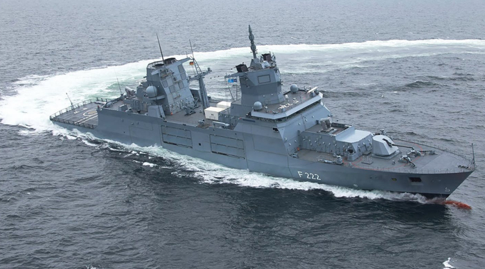 F125型护卫舰排水量超过7000吨，但火力配置水平一般，未安装垂直发射系统，仅靠“拉姆”近程防空导弹进行防空。