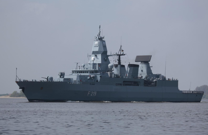  德国海军“萨克森”级防空护卫舰，配备了相控阵雷达，具有较强的防空能力。