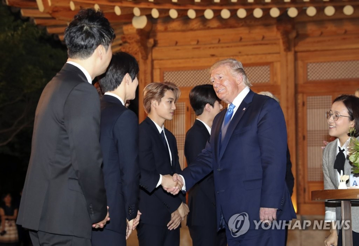 特朗普会见韩团EXO