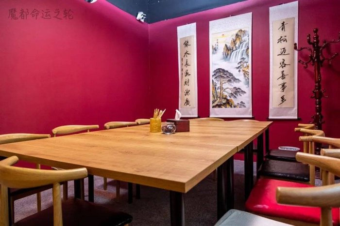 剧本杀店的环境示例，图源水印