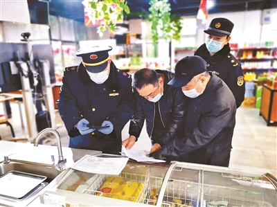 海淀区开展联合执法检查 供图/海淀区城管执法局