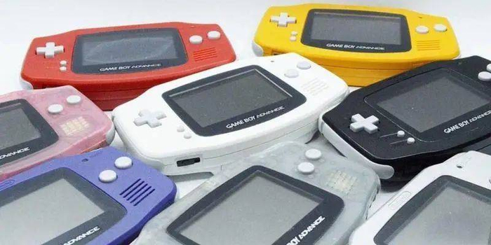 拥有各种可选机身颜色的GBA