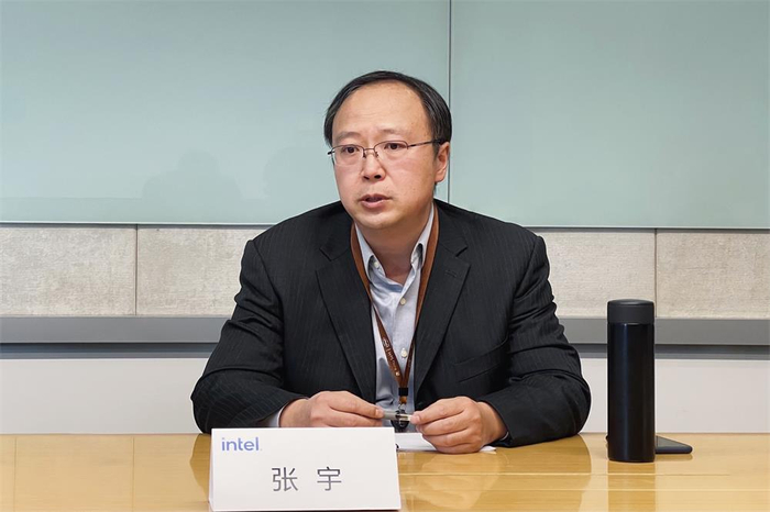 ▲英特尔公司物联网事业部中国区首席技术官张宇接受智东西等媒体采访