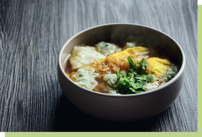 荠菜猪肉馄饨和猪肉蛋饺。©EndlessJune