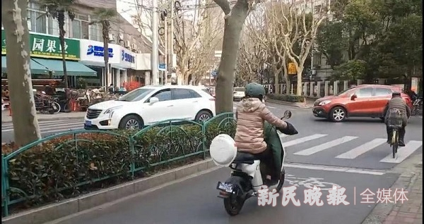 图说：车辆不得不在彰武路、鞍山支路这个Y型路口掉头