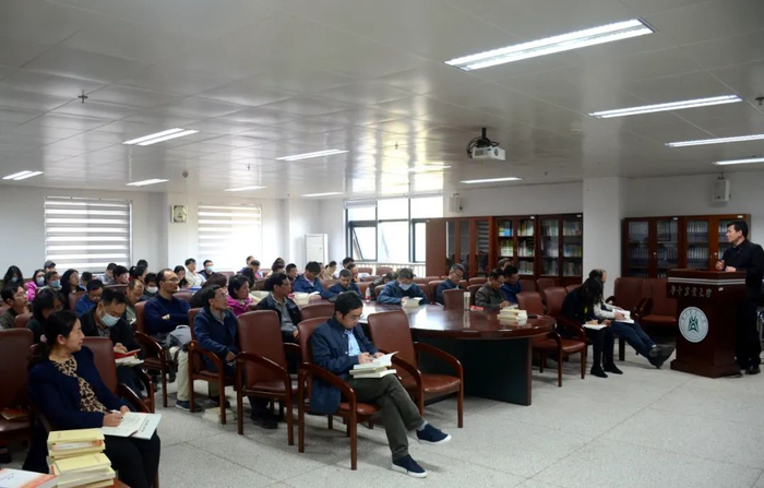 ▲生命科学技术学院全体教职工党员共同开展主题党日活动（匡敏 摄）