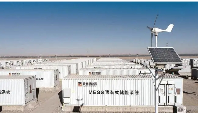 位于格尔木市的电化学储能电站 图片来源：青海新闻网