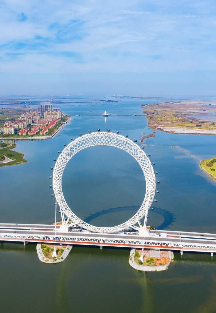 ▲ 位于潍坊滨海新区的“渤海之眼”摩天轮。图/视觉中国