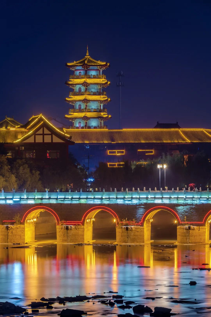 ▲ 夜色中的青州古城。图/视觉中国