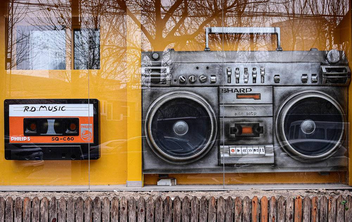 沈阳街头的老式录音机与磁带/视觉中国