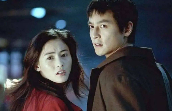 香港警匪片多呈现了主角复杂的经历、性格与选择。图源《旺角黑夜》，尔冬升导演，张柏芝、吴彦祖等主演。