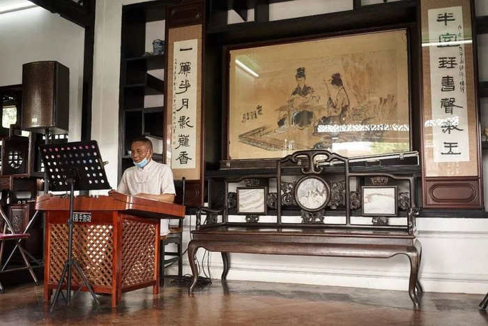 在可园碰到的扬琴艺人/作者供图