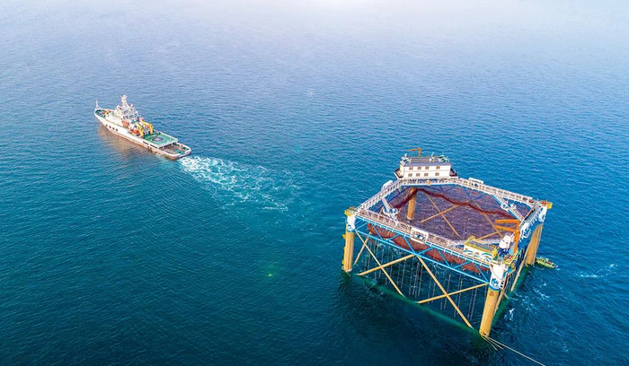 ▲ 2019年5月10日，“长鲸1 号”拖航至大钦岛海域