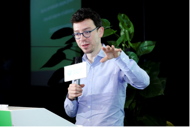 他现在是多邻国的创始人