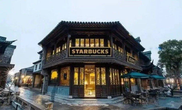 ◎ 位于南京老门东的古风星巴克门店 图片来源/微博星巴克中国